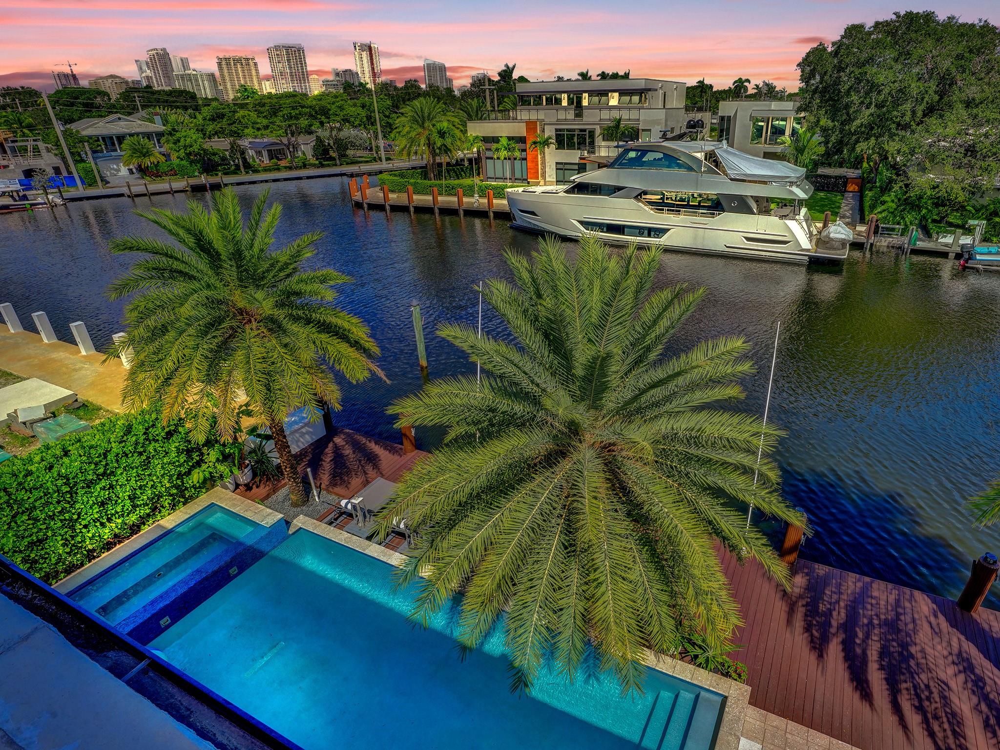 Enjoy relaxing evenings poolside!