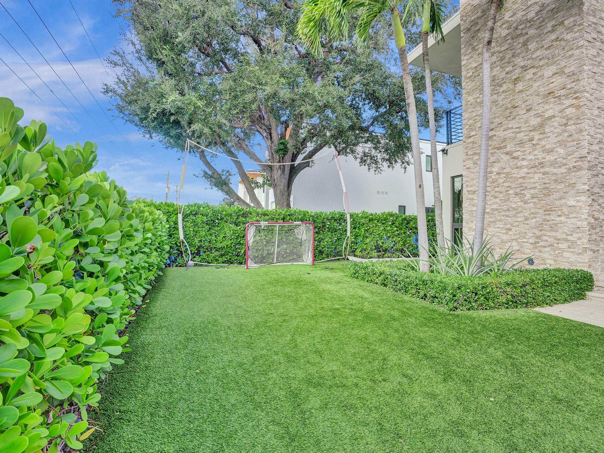 Private front yard or play space!