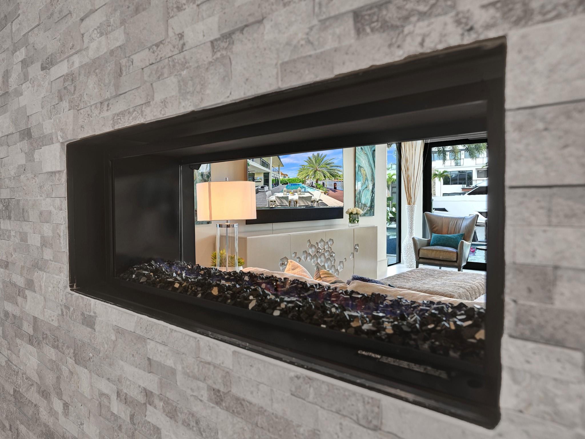 See through for dining and living!