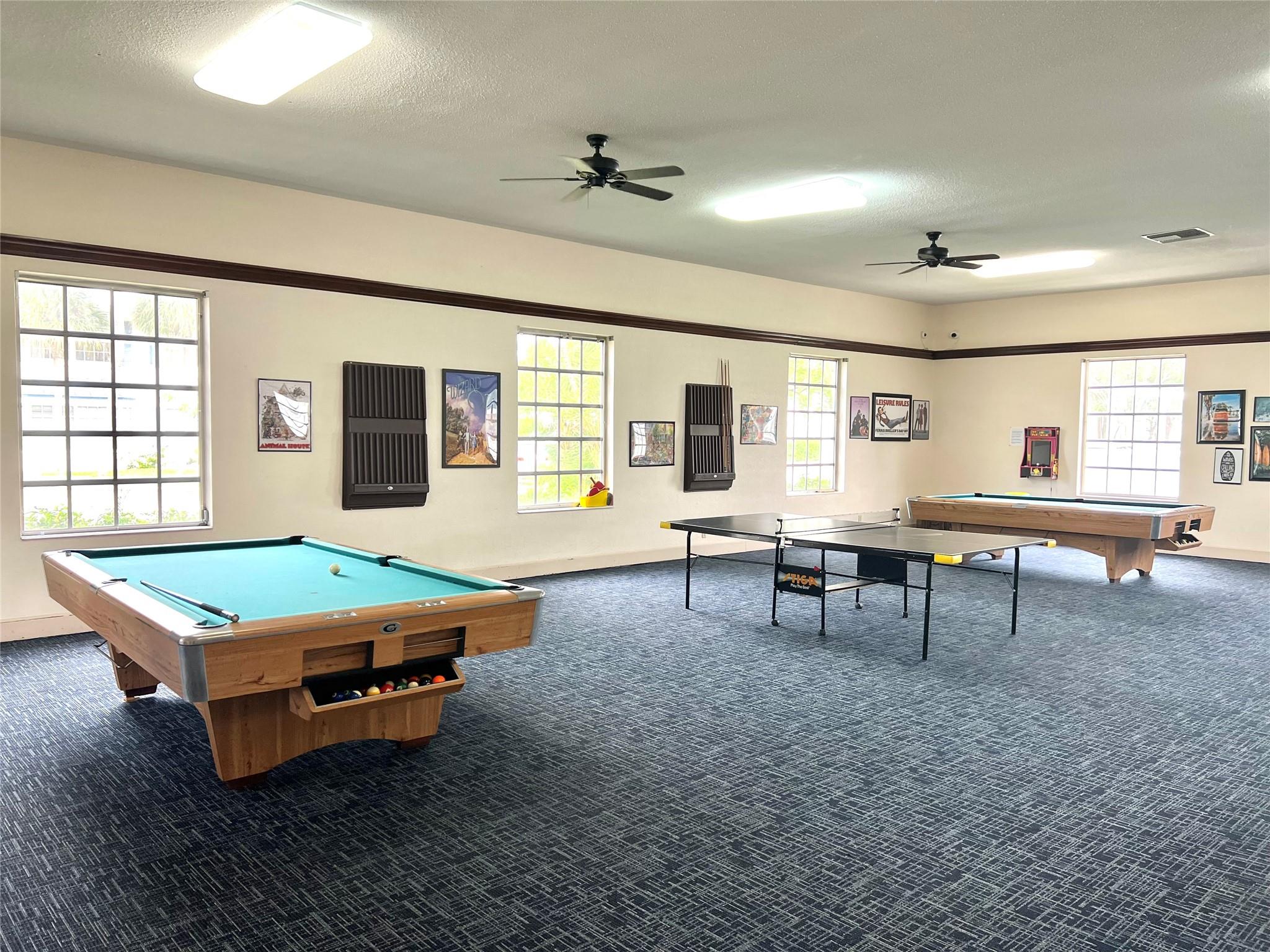 CLUBROOM W/GAME &
POOL TABLE