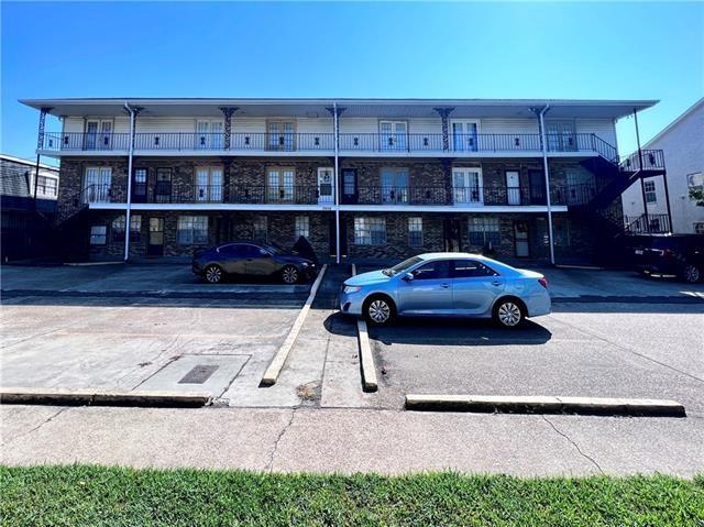 2909 Independence Street 9