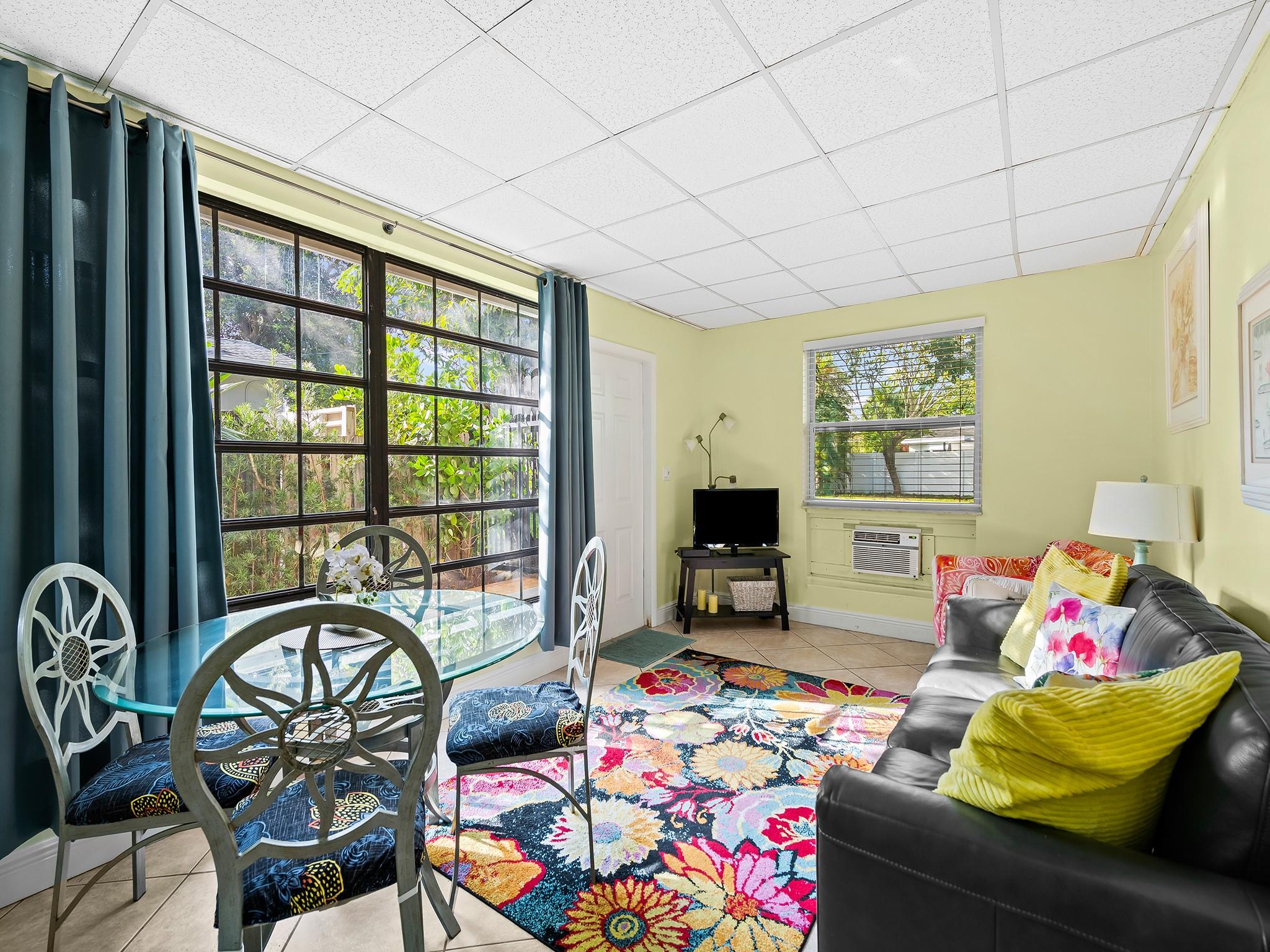 Guest quarters living area