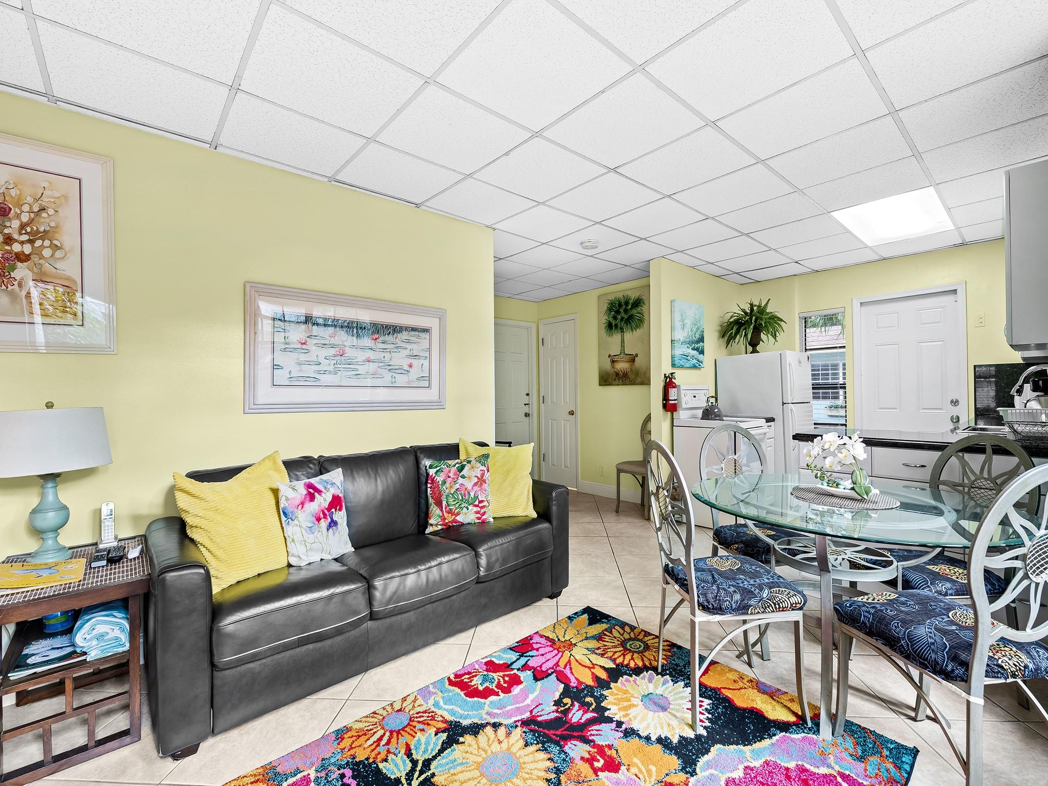 Guest quarters living area