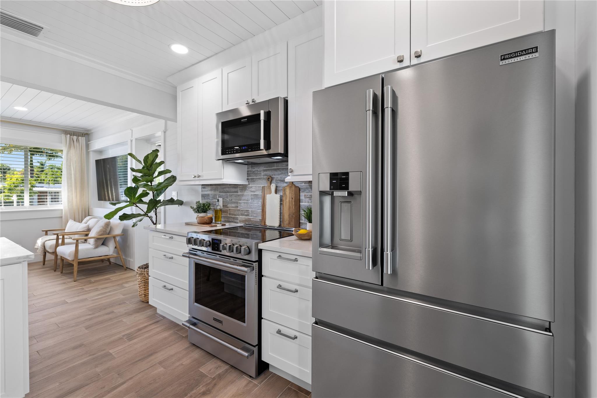 French door, stainless steel fridge with tons of space!