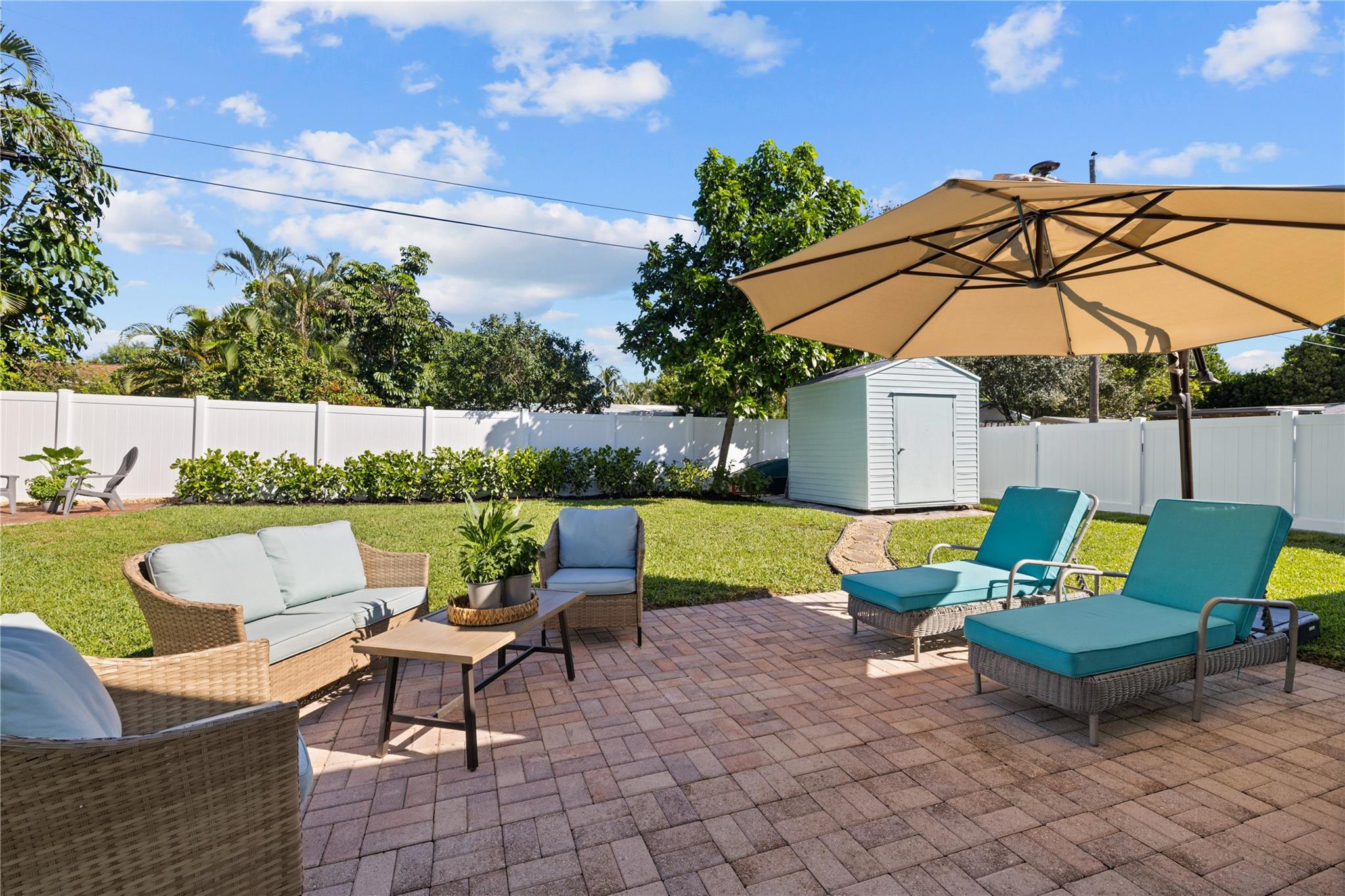Backyard patio paver space, perfect for dining al fresco!