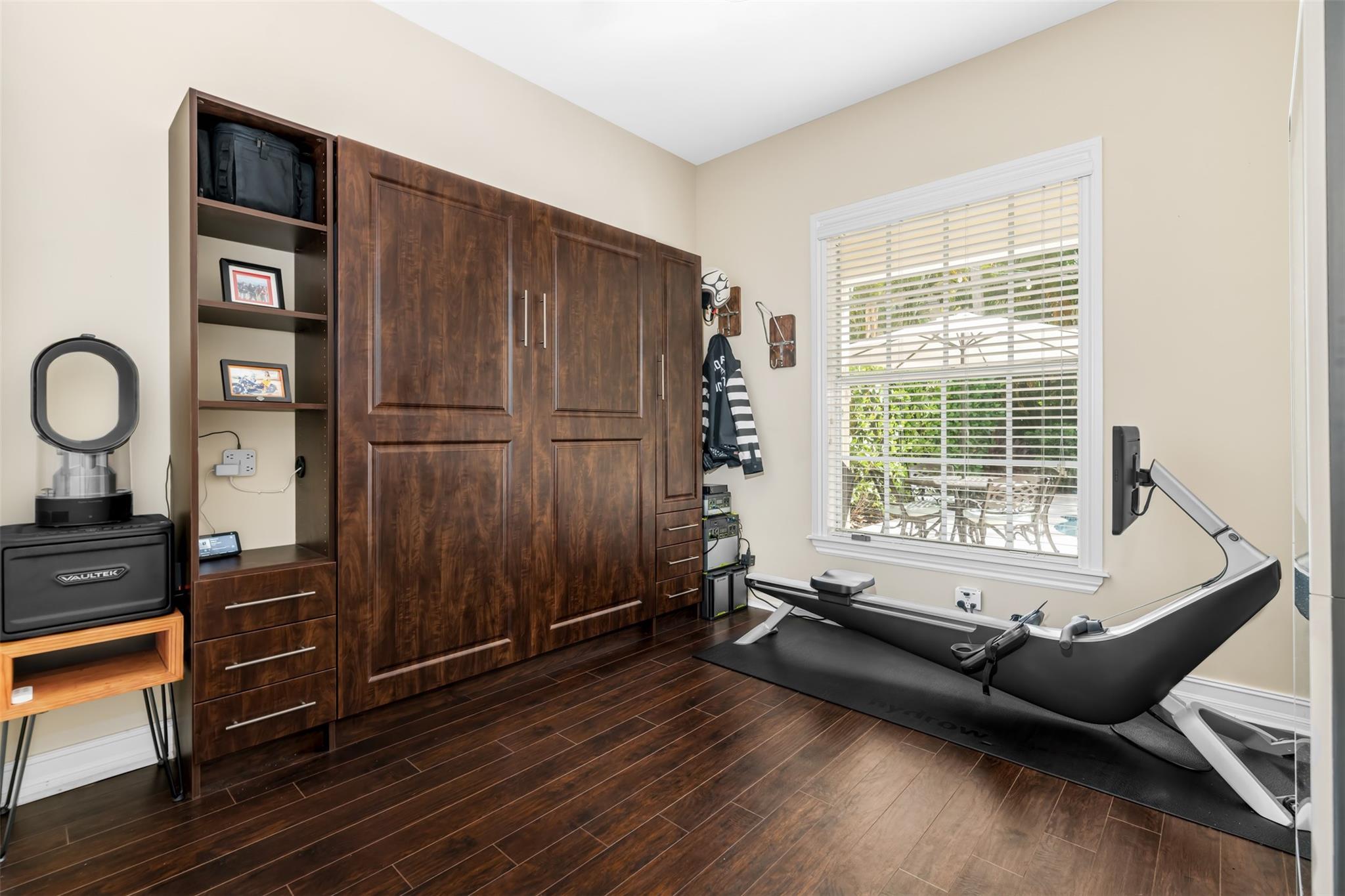 FIRST FL BR /MURPHY BED