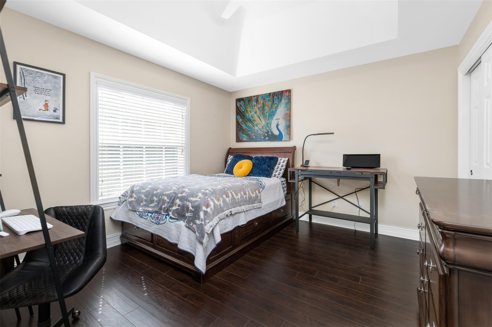 UPSTARIS 2ND BEDROOM