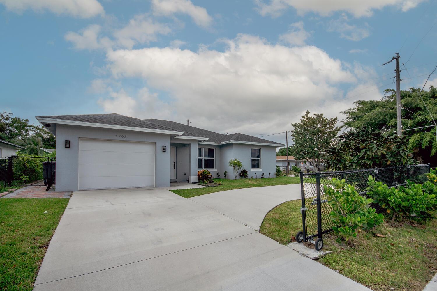 4703 Lake Avenue West Palm Beach FL 33405 | R10933372