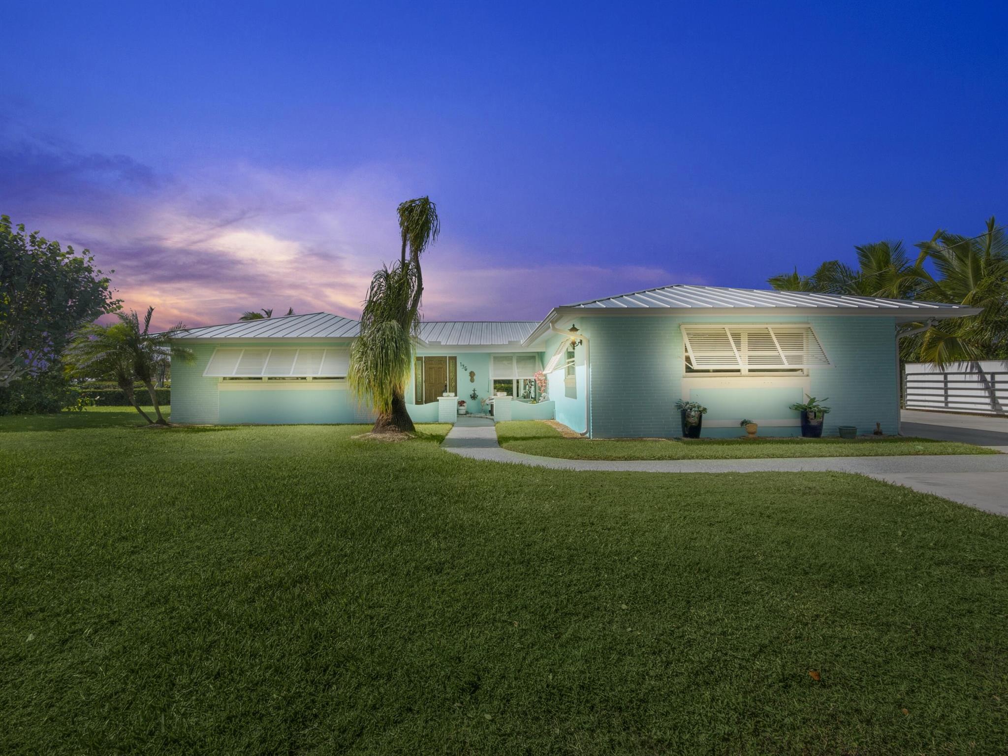 135 Country Club Drive Tequesta FL 33469 | R10936474