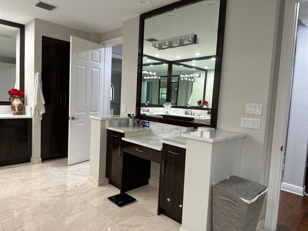 Master Bath- Sitting Area