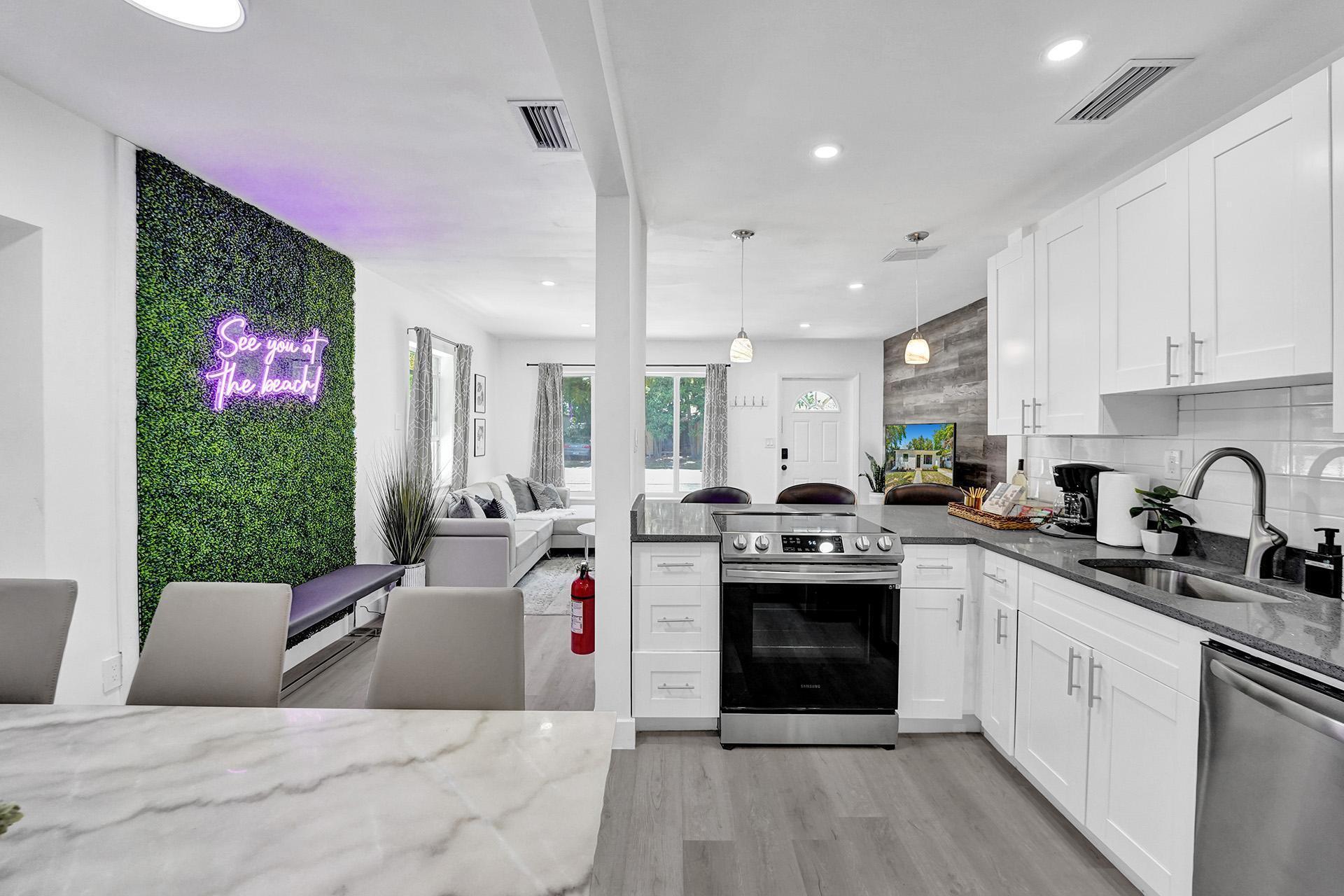 124 Sw 7th Terrace Hallandale Beach FL 33009 | R10941562