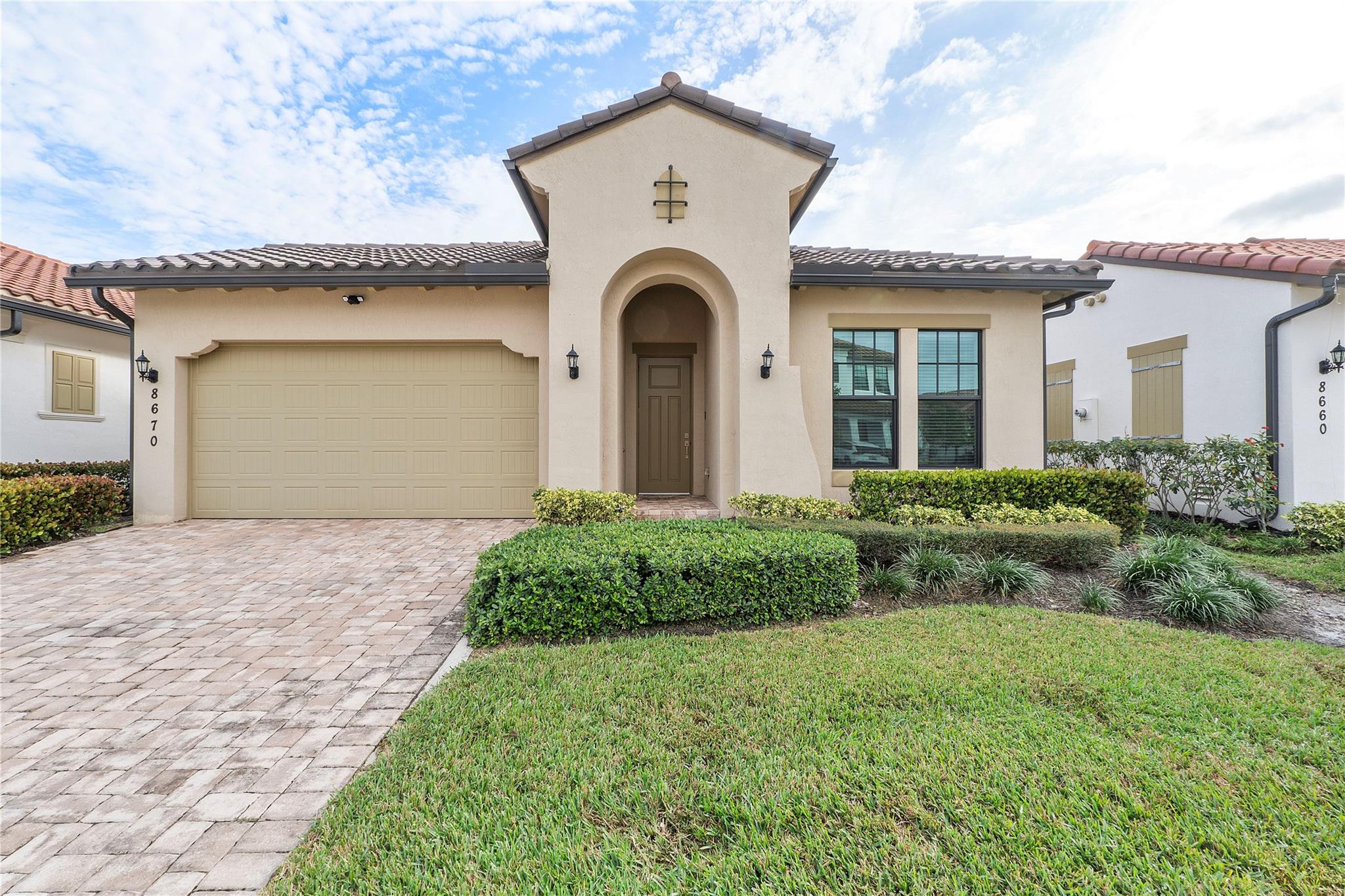 8670 E Baypoint Cir Parkland FL 33076 | F10413403