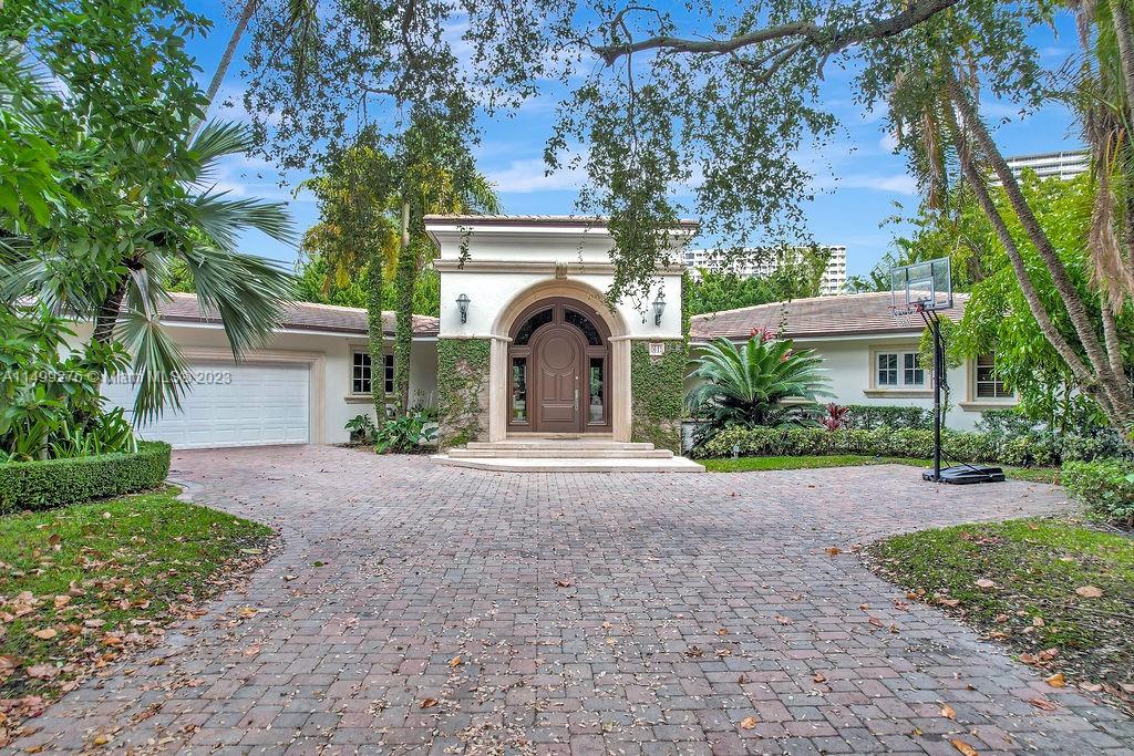 61 Camden Ct Bal Harbour, FL 33154