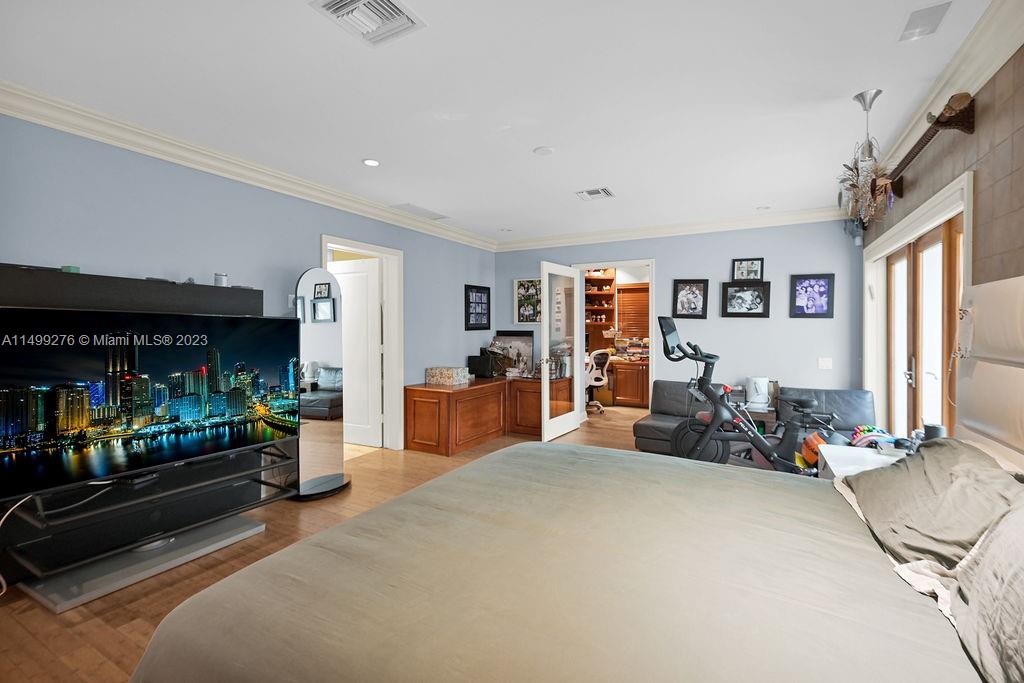 61 Camden Ct, Bal Harbour FL 33154