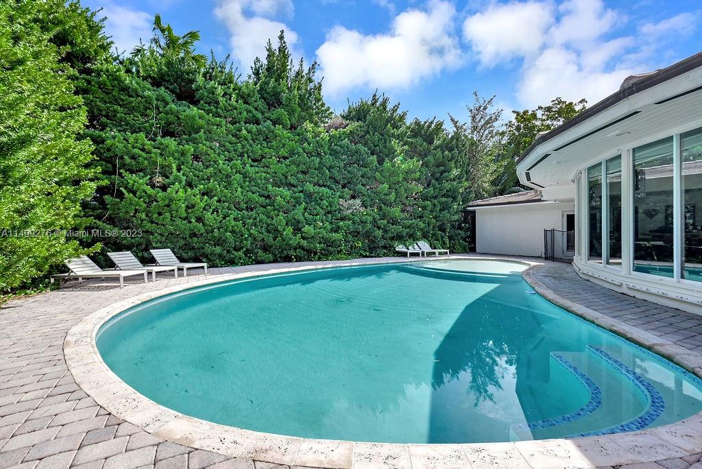 61 Camden Ct, Bal Harbour FL 33154