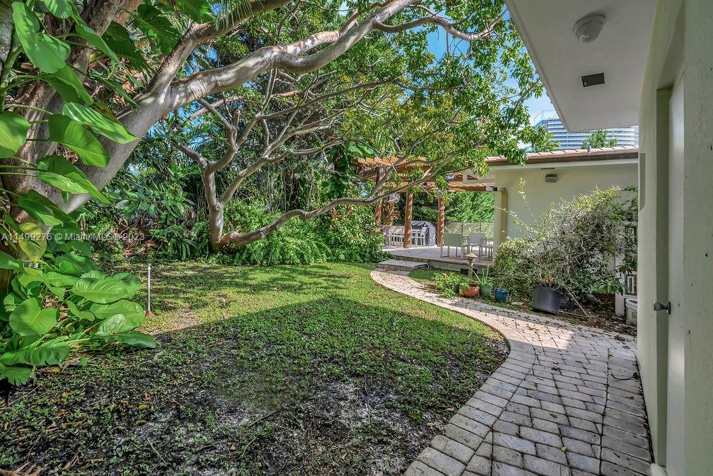 61 Camden Ct, Bal Harbour FL 33154