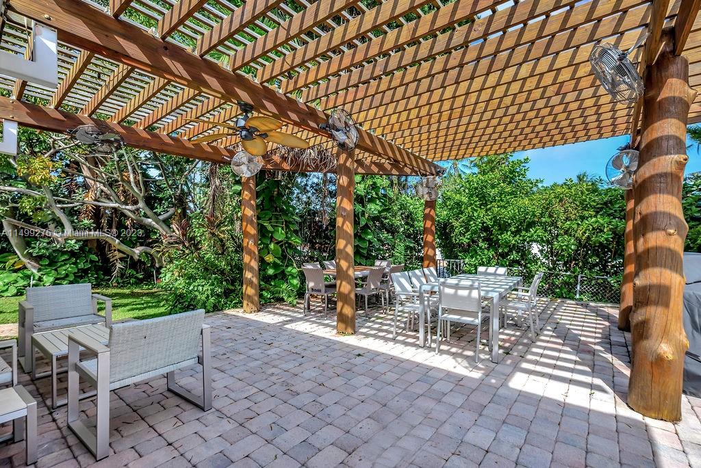 61 Camden Ct, Bal Harbour FL 33154