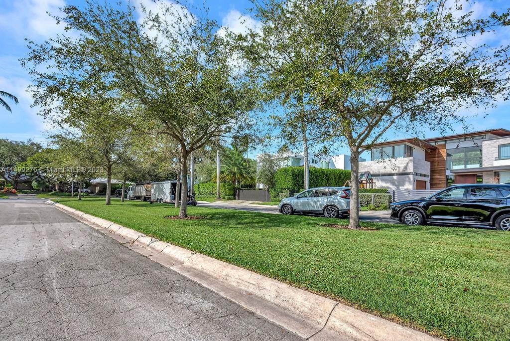 61 Camden Ct, Bal Harbour FL 33154