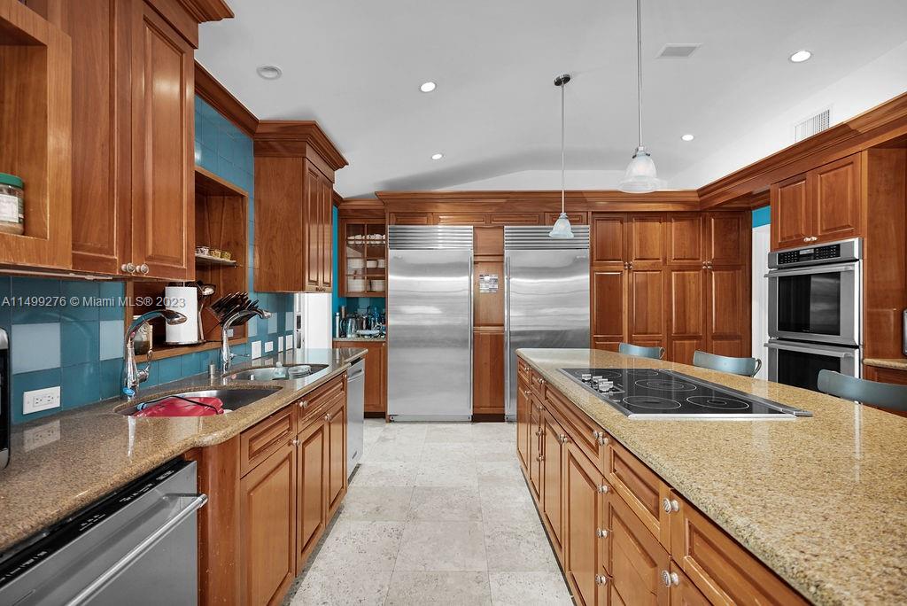 61 Camden Ct, Bal Harbour FL 33154