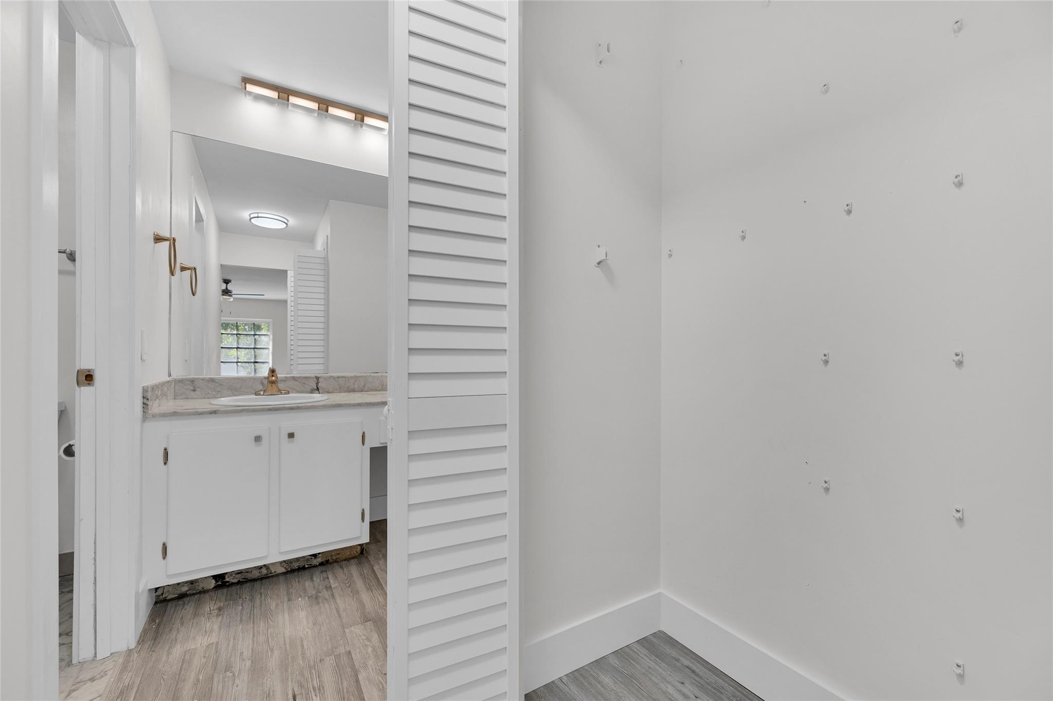 Main Bedroom Hallway