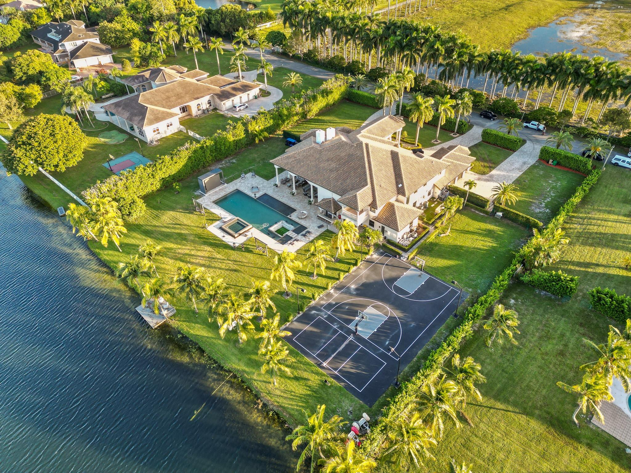 7401 S PEPPERTREE Davie FL 33314 | F10413962