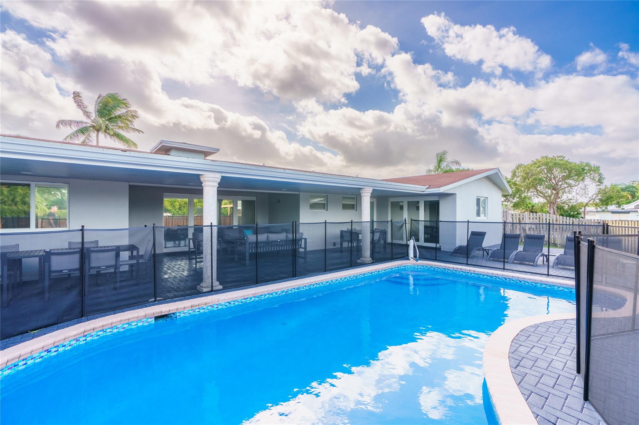 612 N Highland Dr Hollywood FL 33021 | F10414028