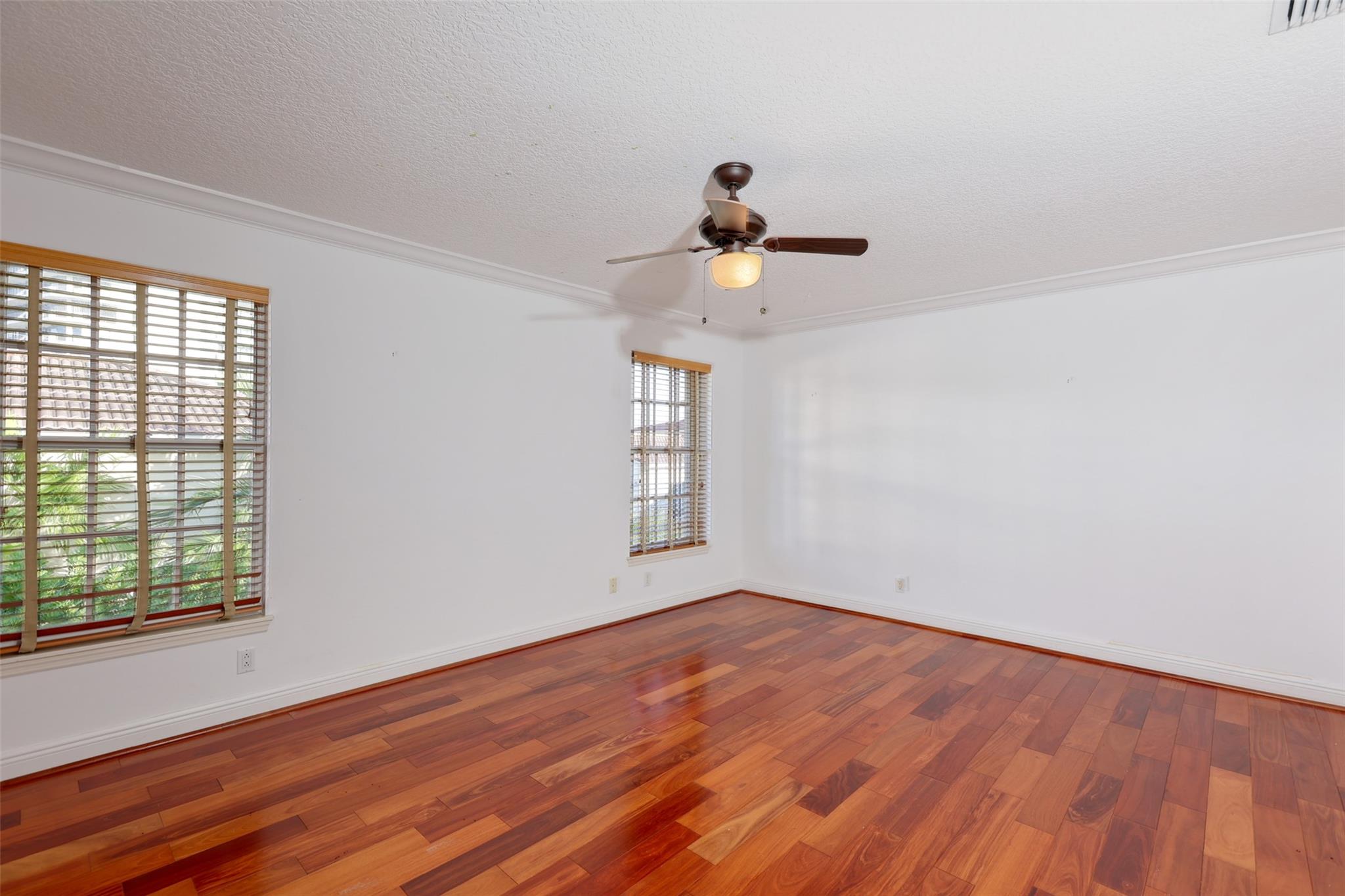 1st Full Ensuite Bedroom