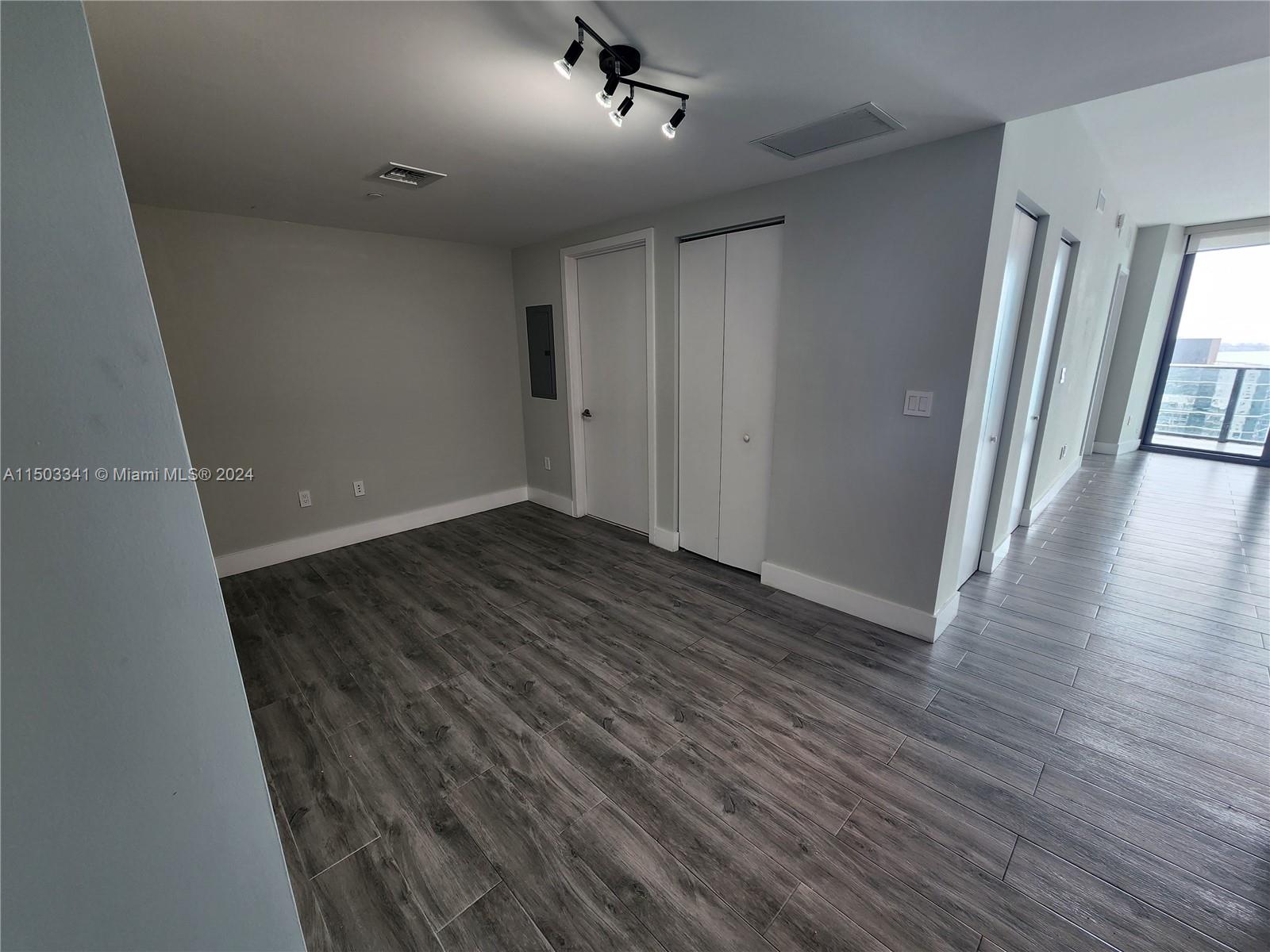 Condo for Sale in Miami, FL