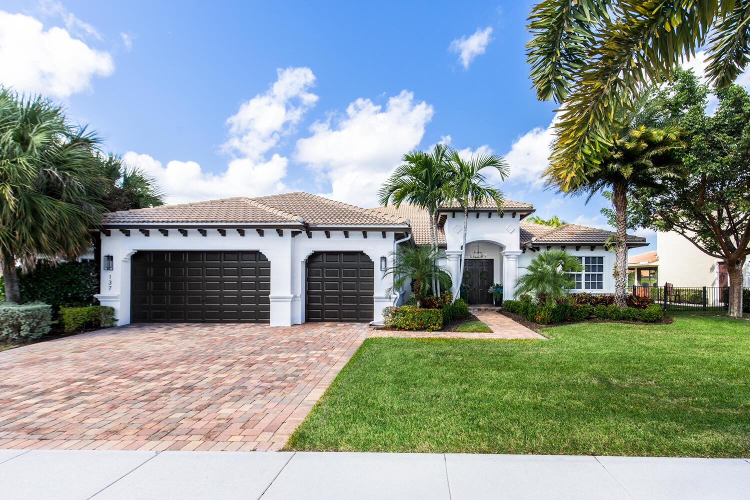 137 Casa Circle Jupiter FL 33458 | R10944486