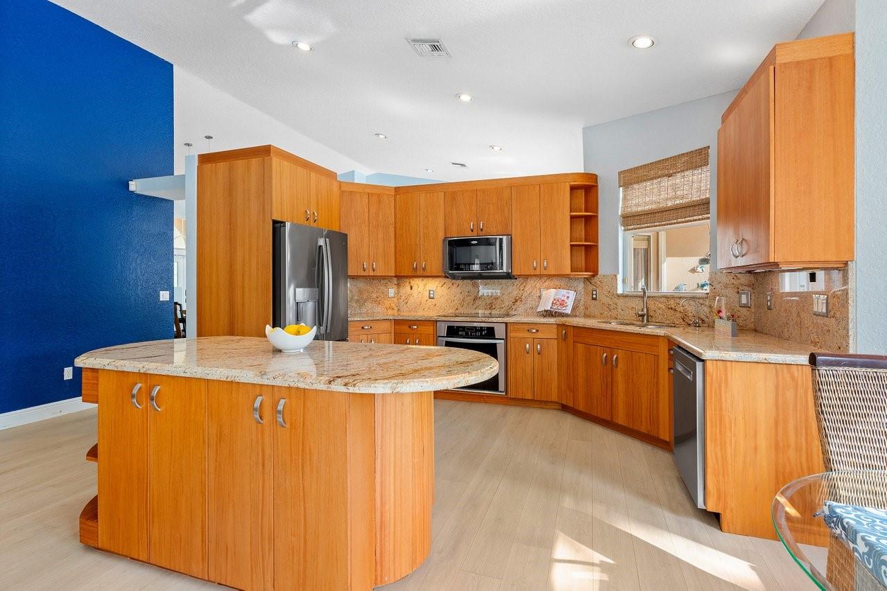 Center Island in kitchen provides entertainment opportunities!