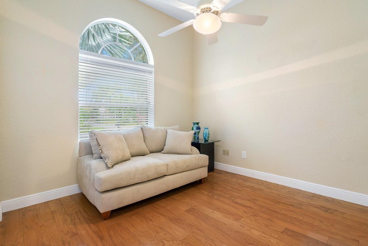 Spacious 2nd bedroom!