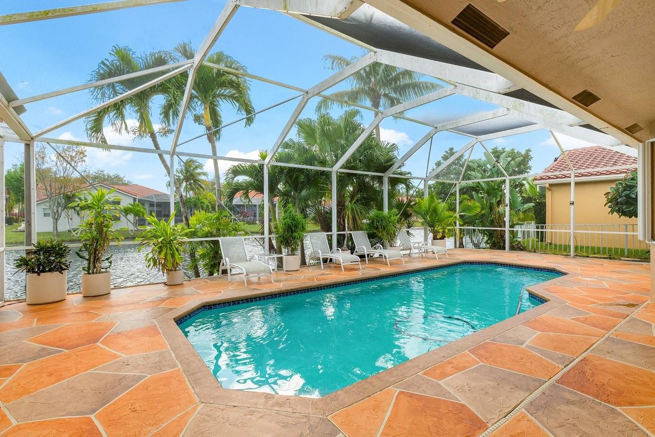 Paradise awaits in your private tropical oasis.....salt water pool with tranquil waterviews!!