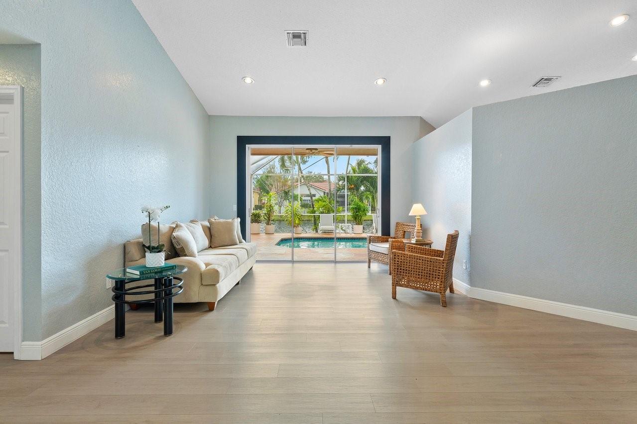 Wide open spaces with fabulous waterviews!