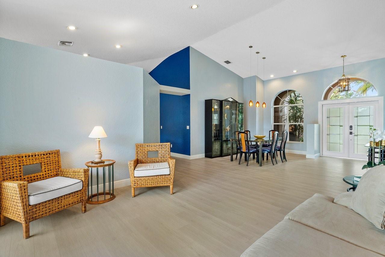 Light bright with wonderful waterviews throughout!