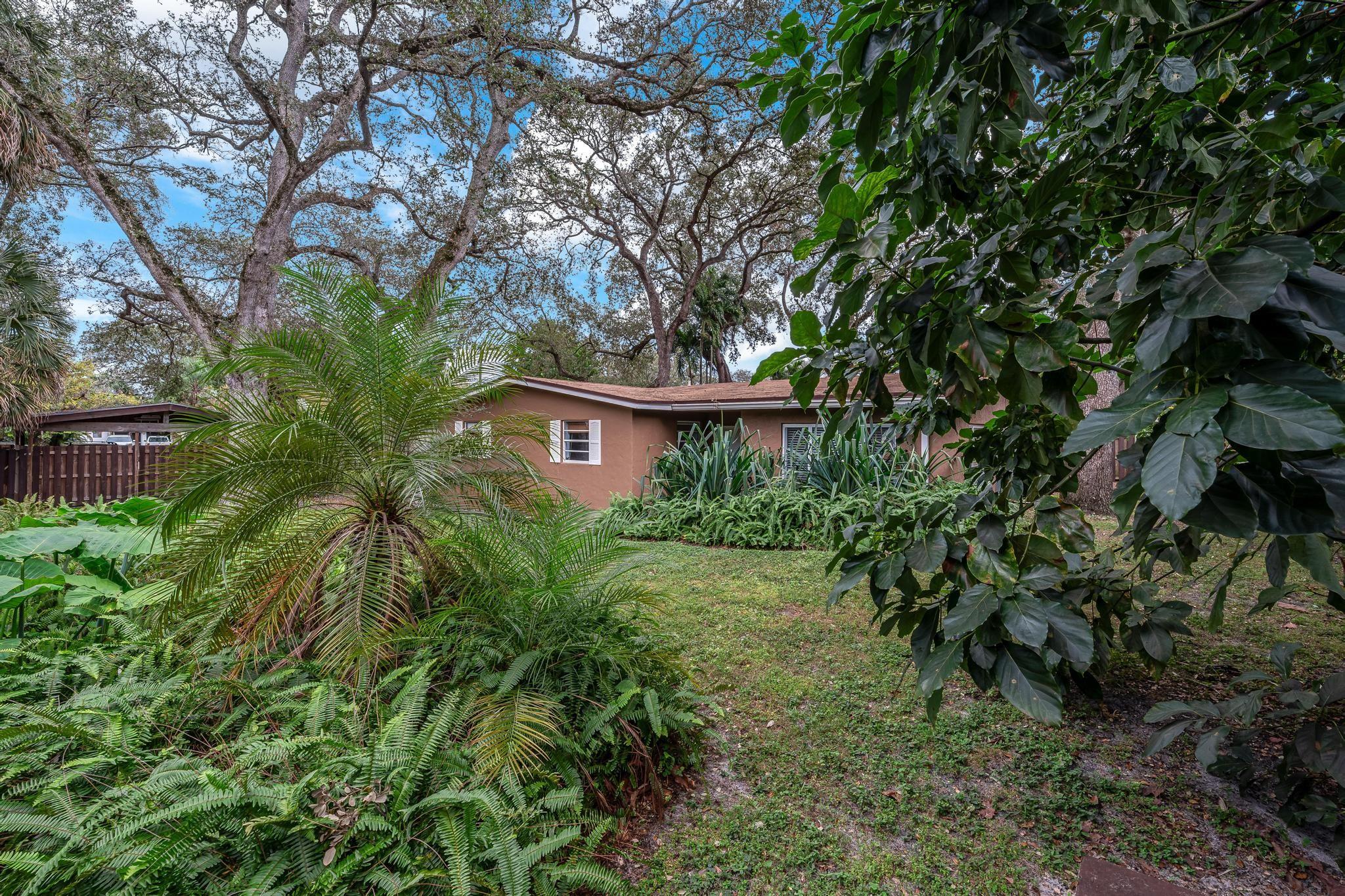 Fully mature landscaping