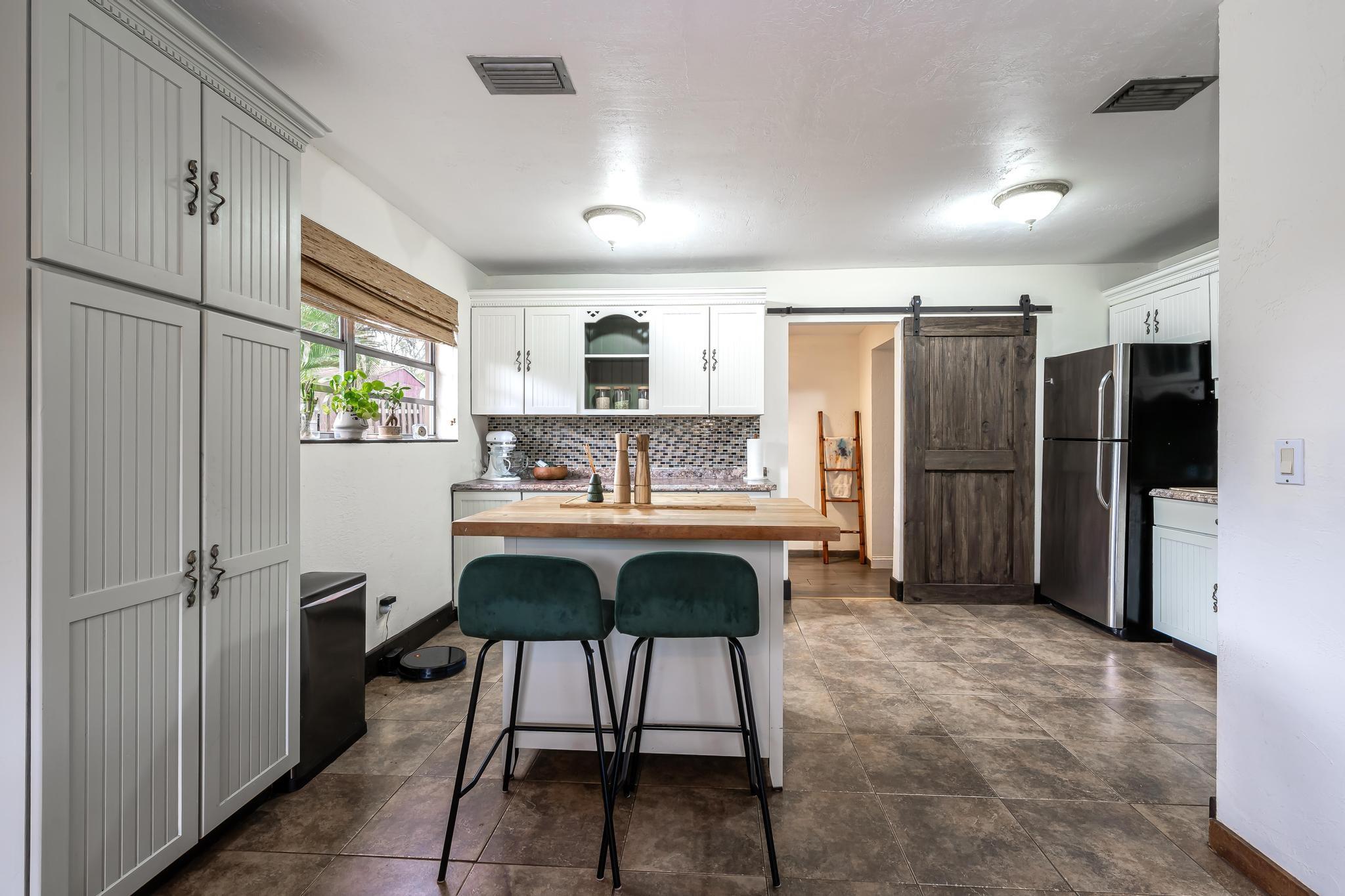 Sit in kitchen for entertaining