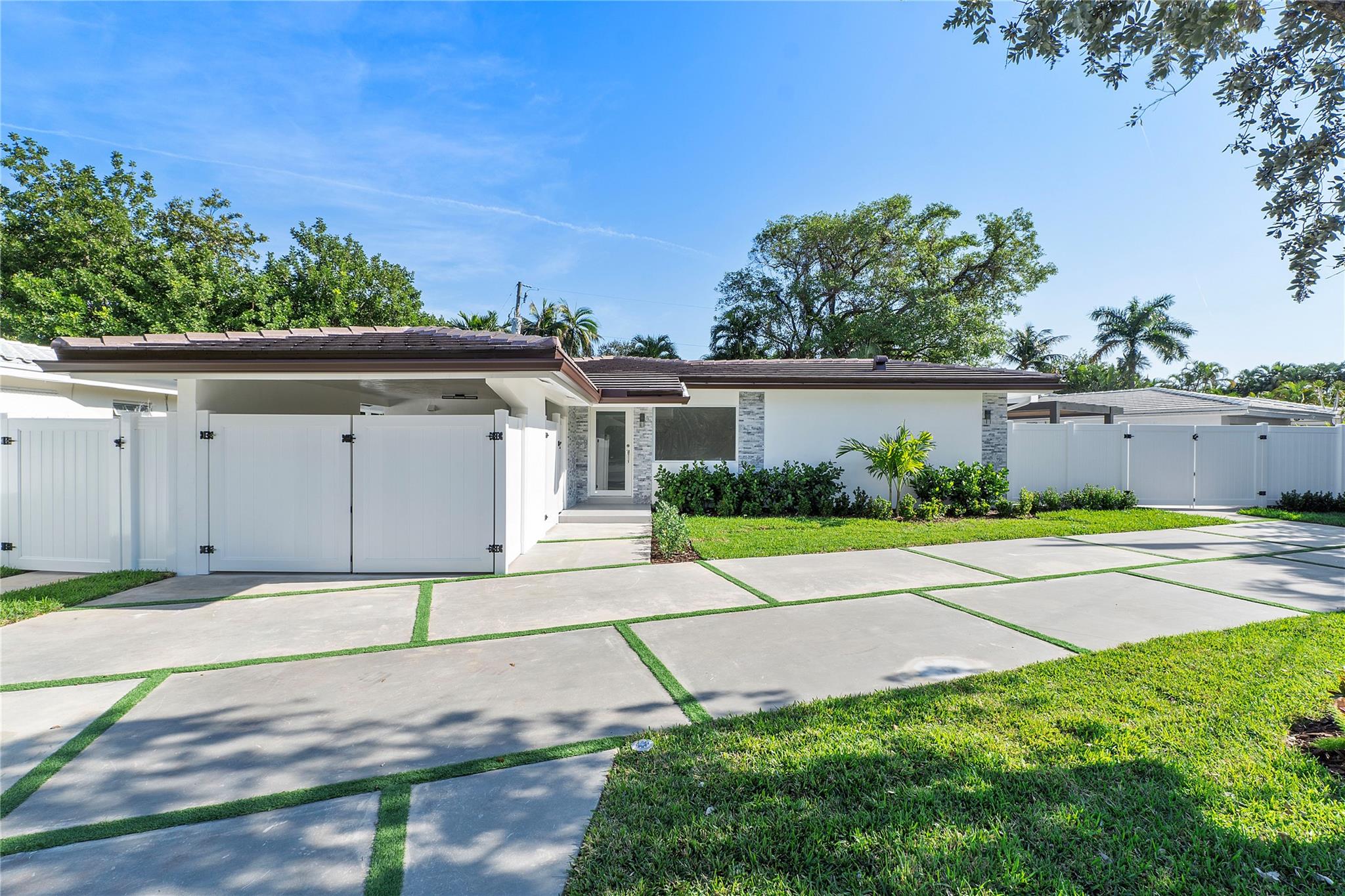 2556 Middle River Dr Fort Lauderdale FL 33305 | F10415807