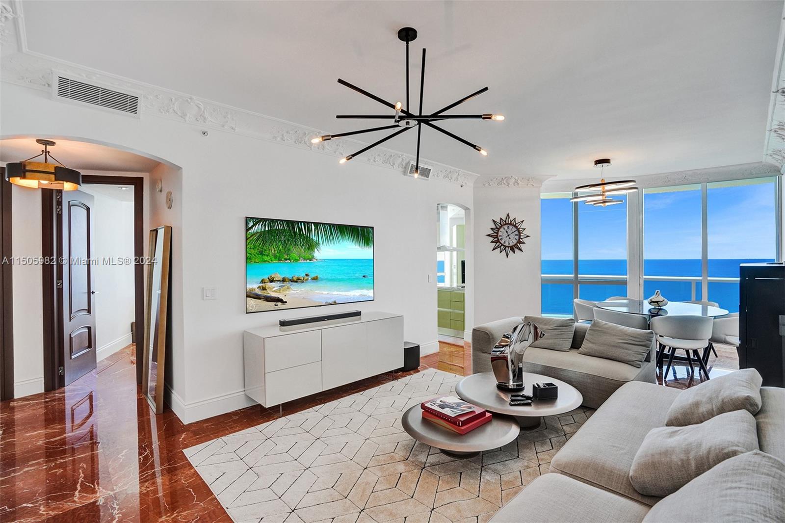Apartamento à Venda em Sunny Isles Beach, FL