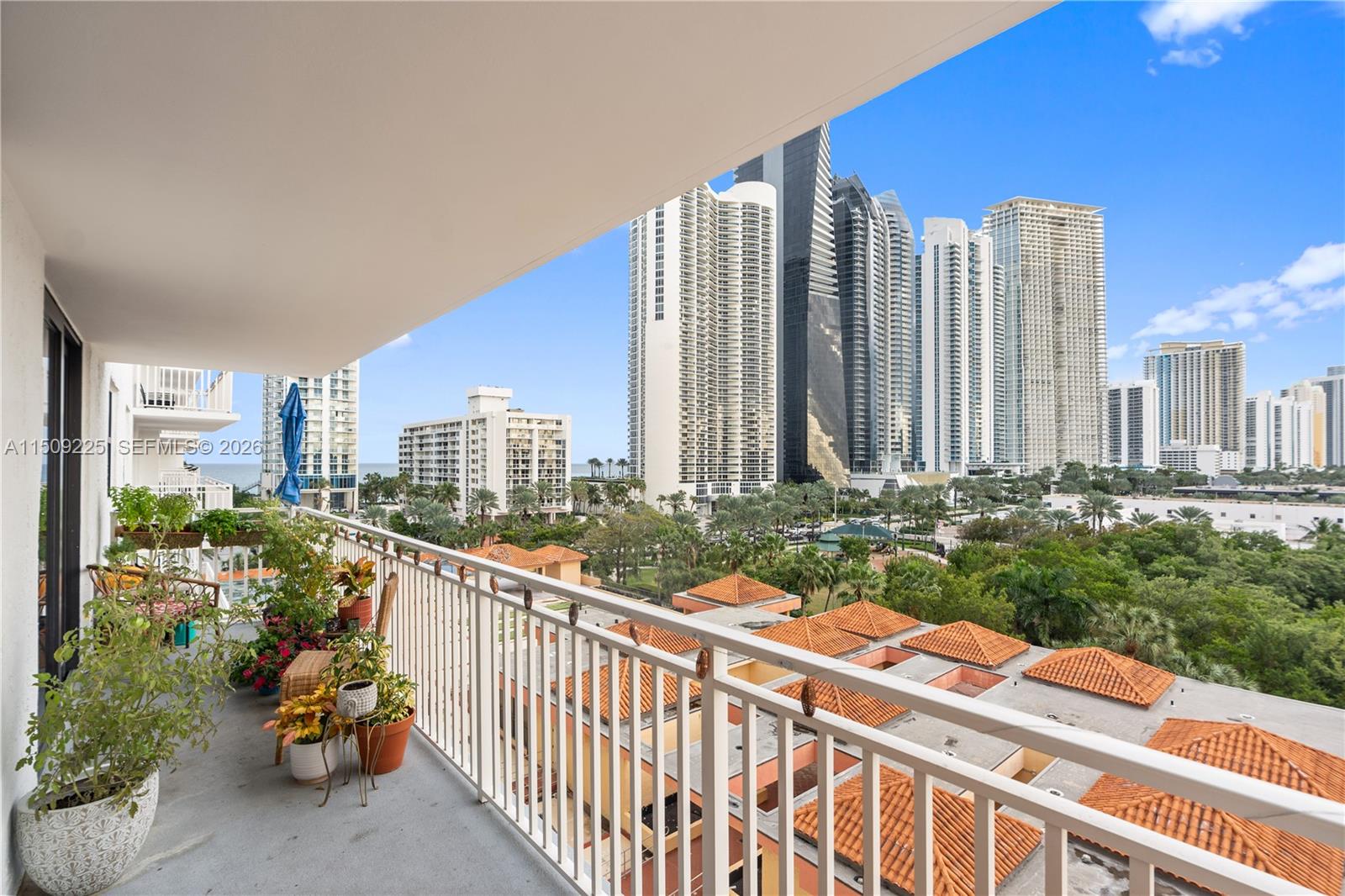 Winston Towers 600 Condo