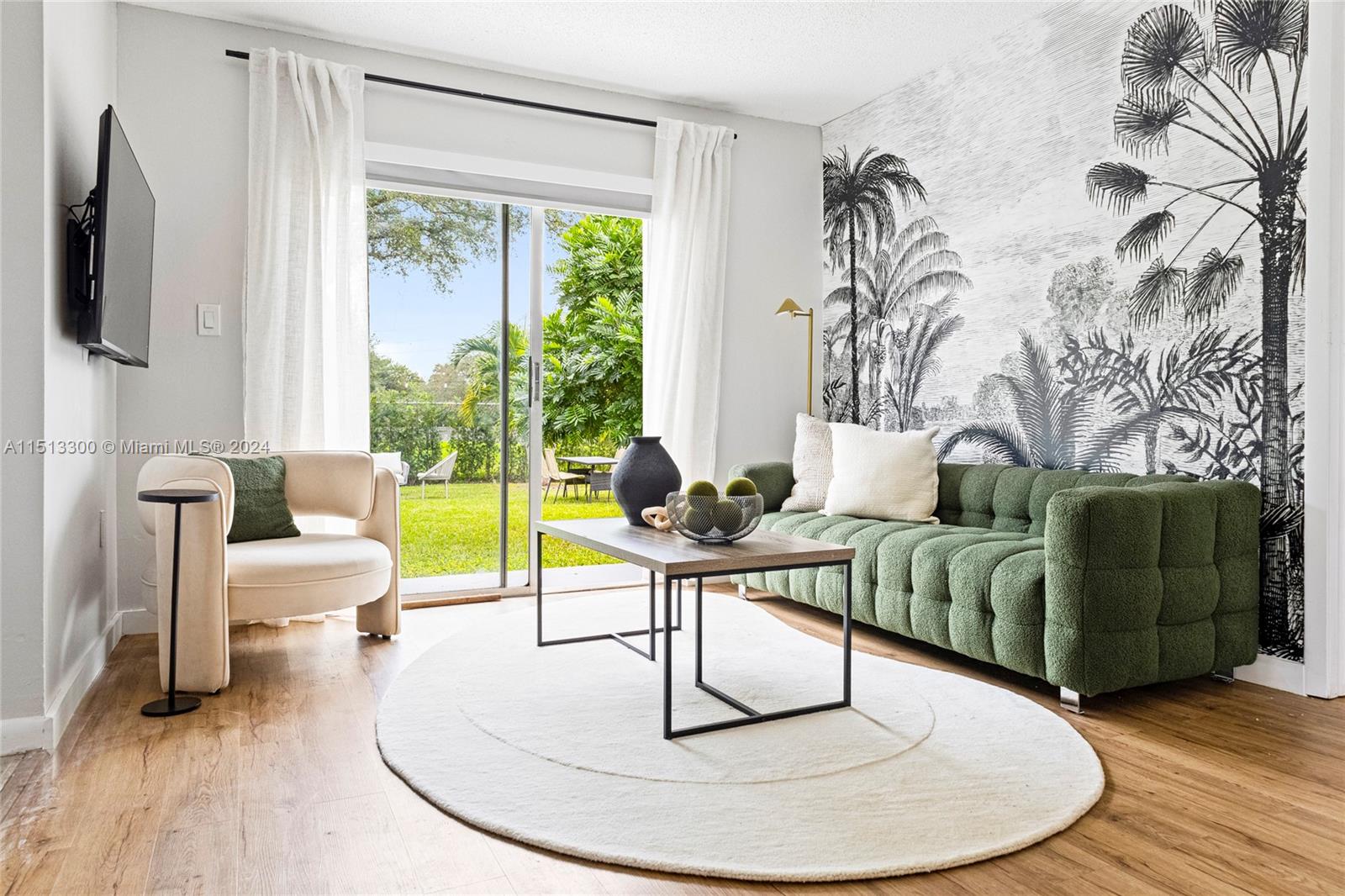 Discover the charm of Hidden Garden. This fully renovated space has a magical back garden which is setup perfectly for sunset happy hours or reading a book on the hammock. Perfect for families or friends this unique property is both cozy and convenient meeting all needs when away from home.