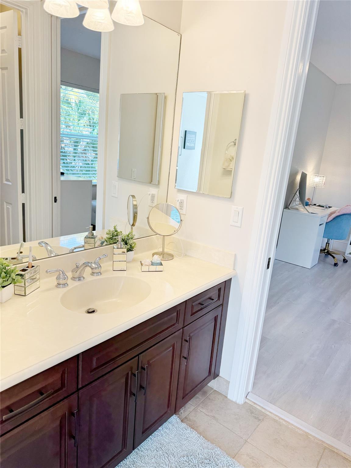 Jack n Jill Bathroom Upstairs