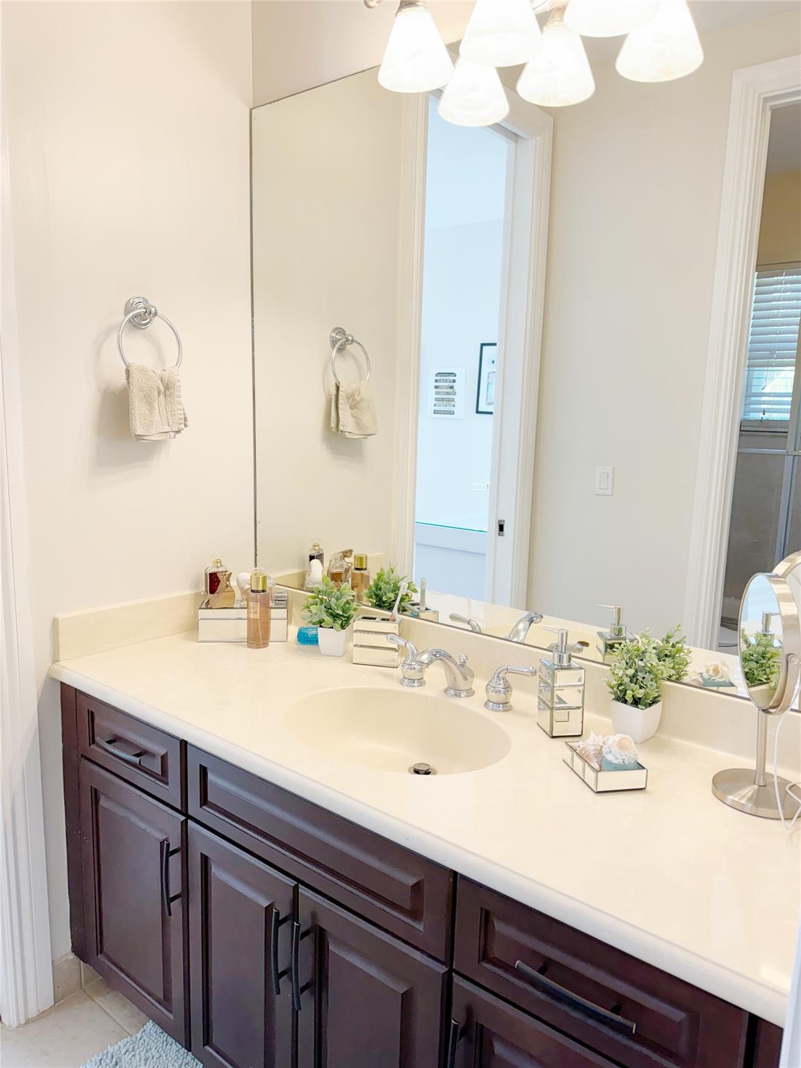 Jack n Jill Bathroom Upstairs