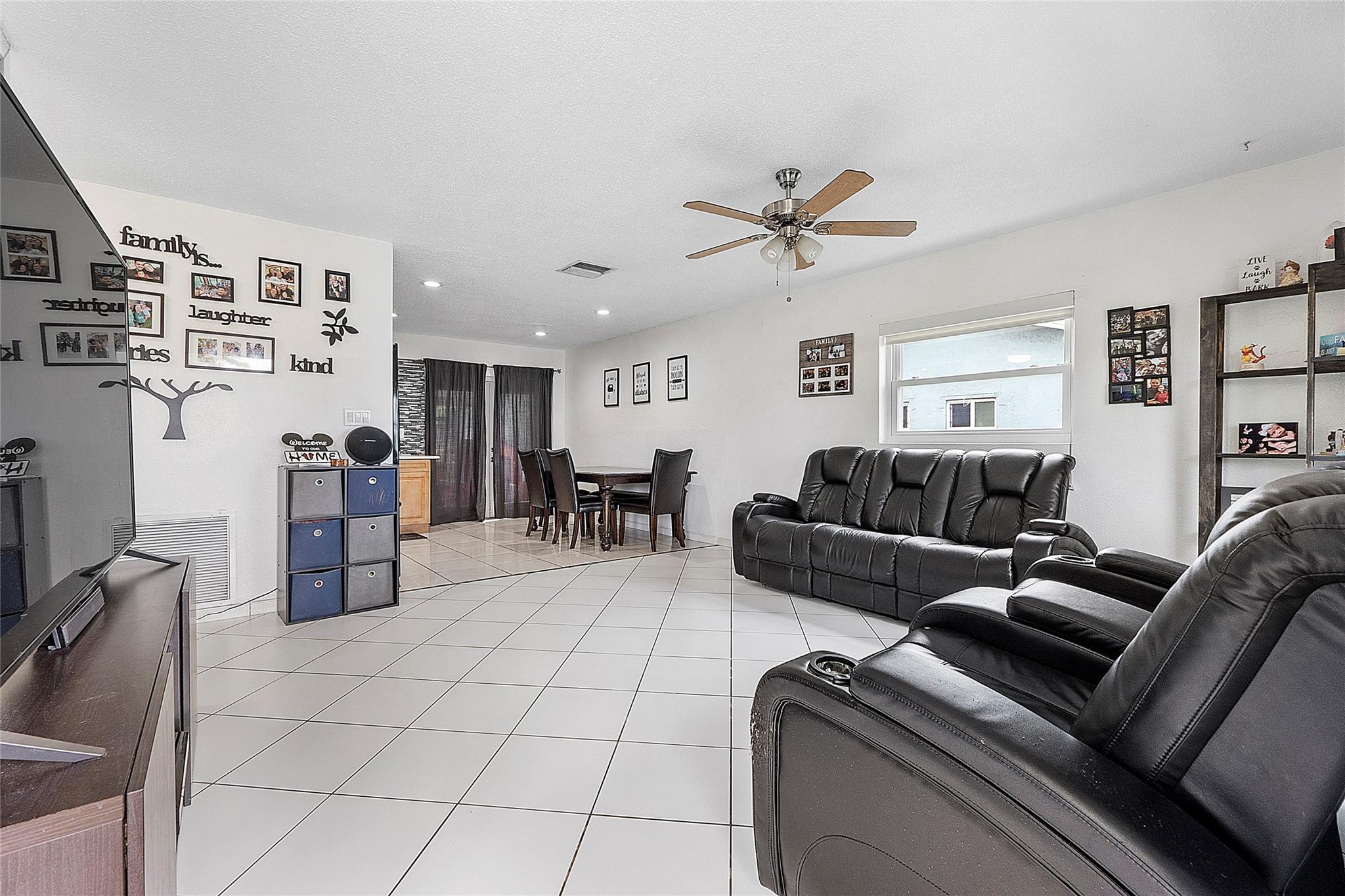 9804 Nw 70th St Tamarac FL 33321 | F10418793