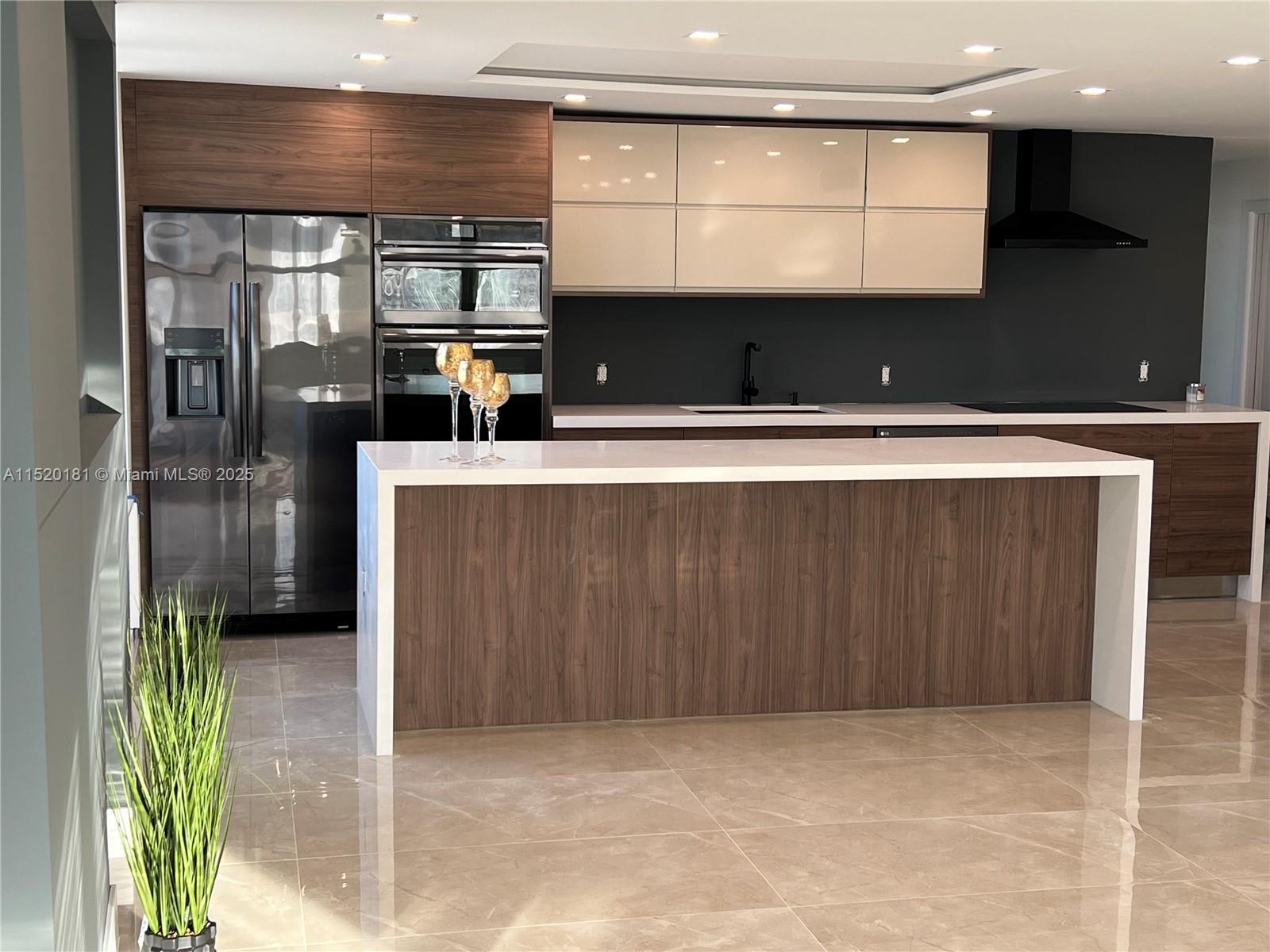 Winston Towers 400 Condo