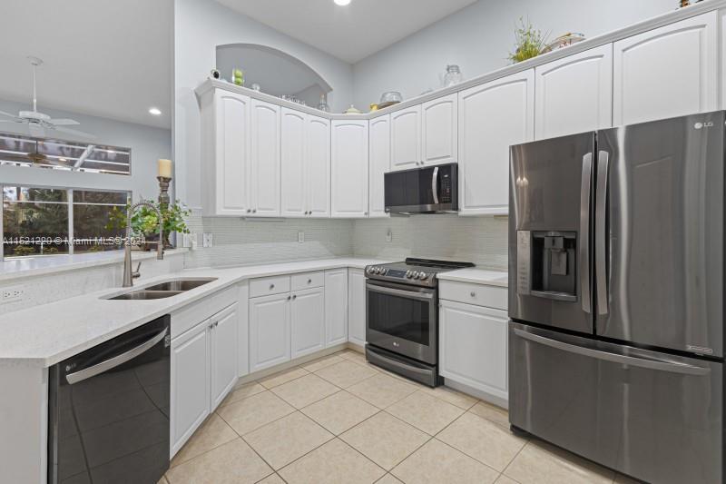 Homes for sale in Stuart, FL | 8577 Sw Sea Captain Dr, Stuart, FL 34997 | MLS# A11521220