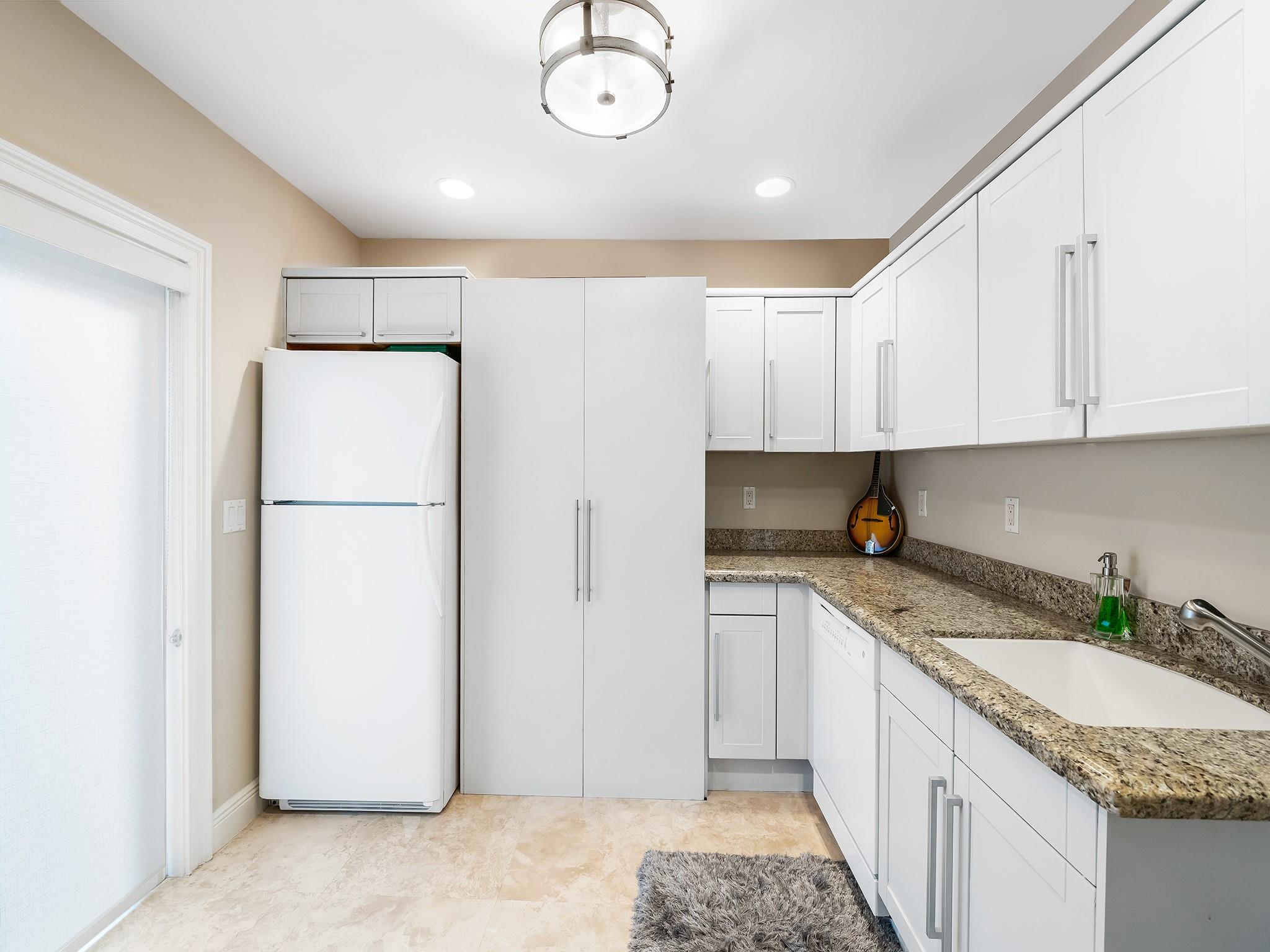 !st floor Suite with seperate entry from outside