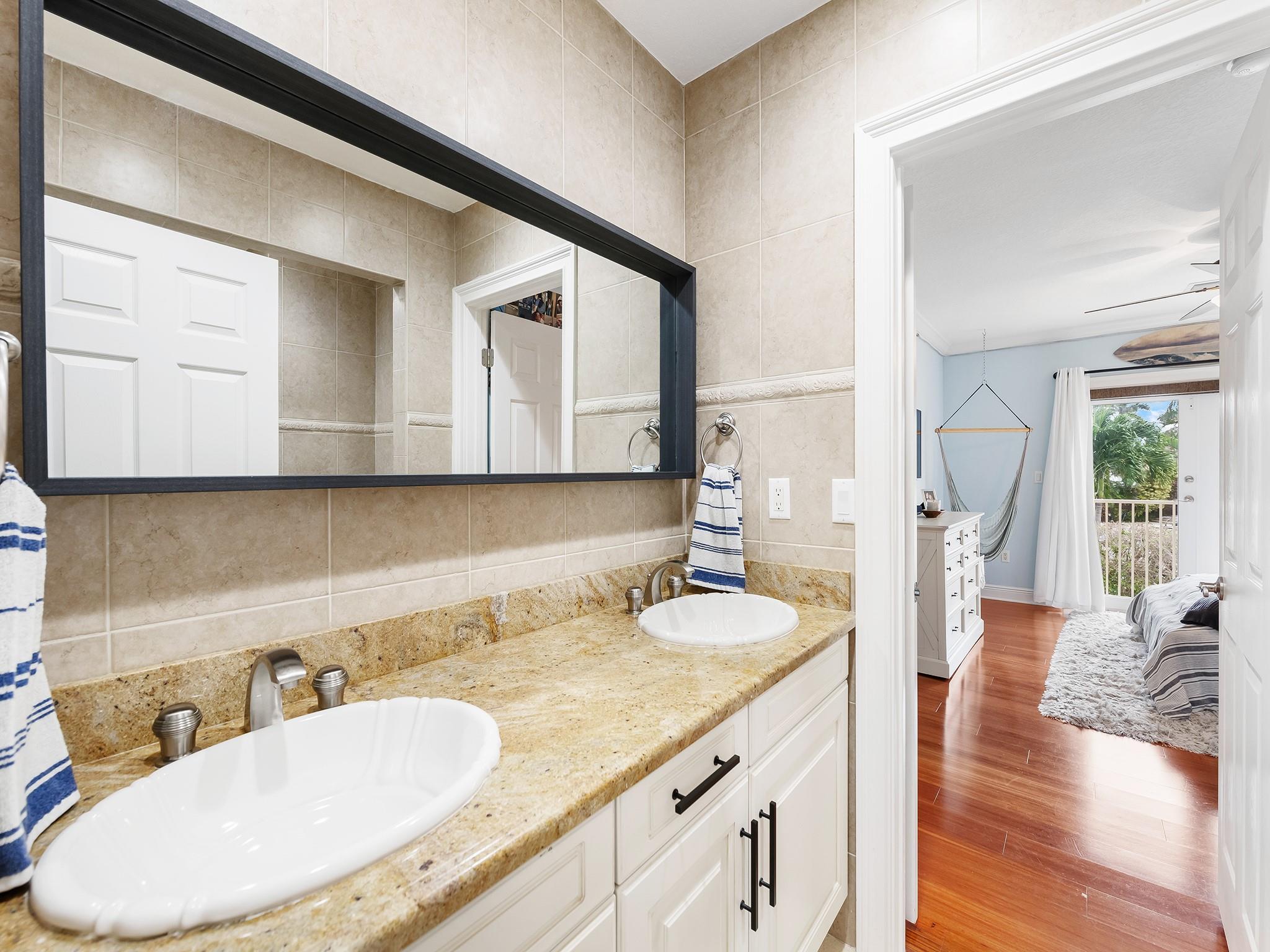 Jack n Jill bathroom between bedrooms