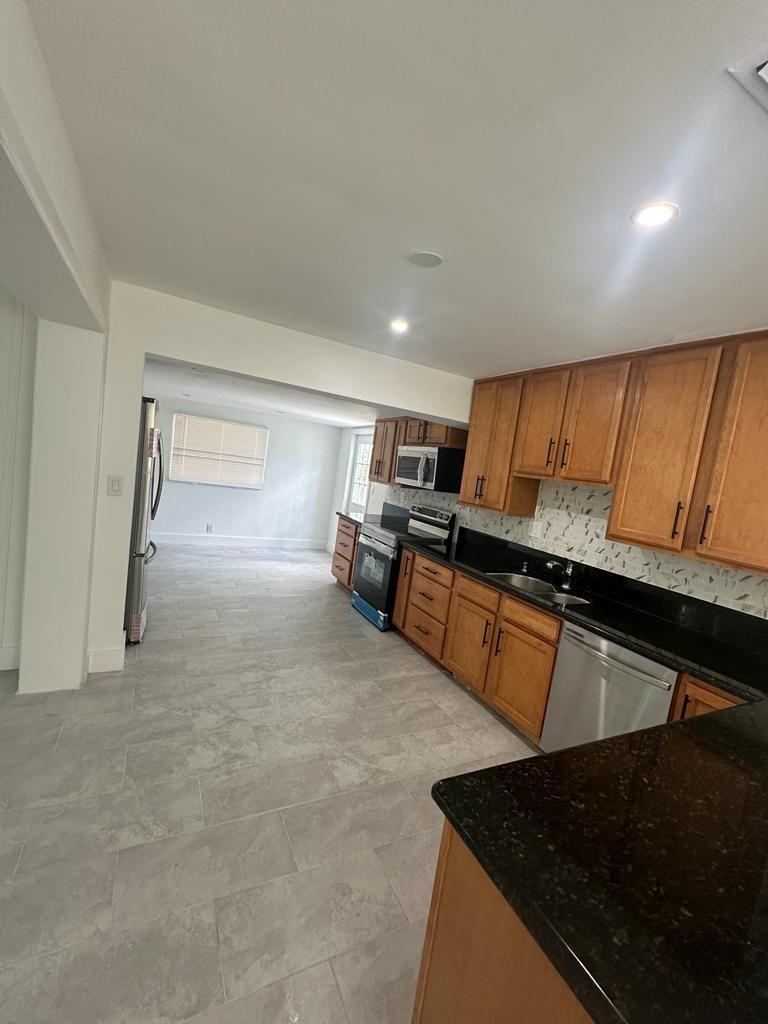 1611 Ne 31st Ct Pompano Beach FL 33064 | F10421005