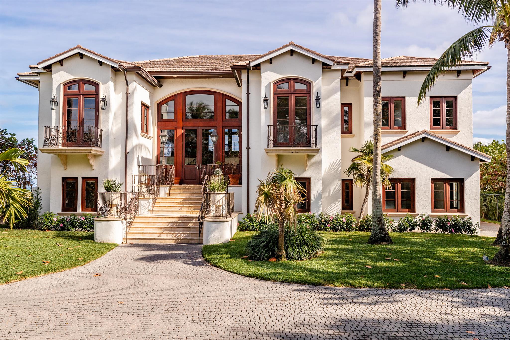 Homes for sale in Hutchinson Island, FL | 6722 N Hwy A1A, Hutchinson Island, FL 34949 | MLS# R10954761