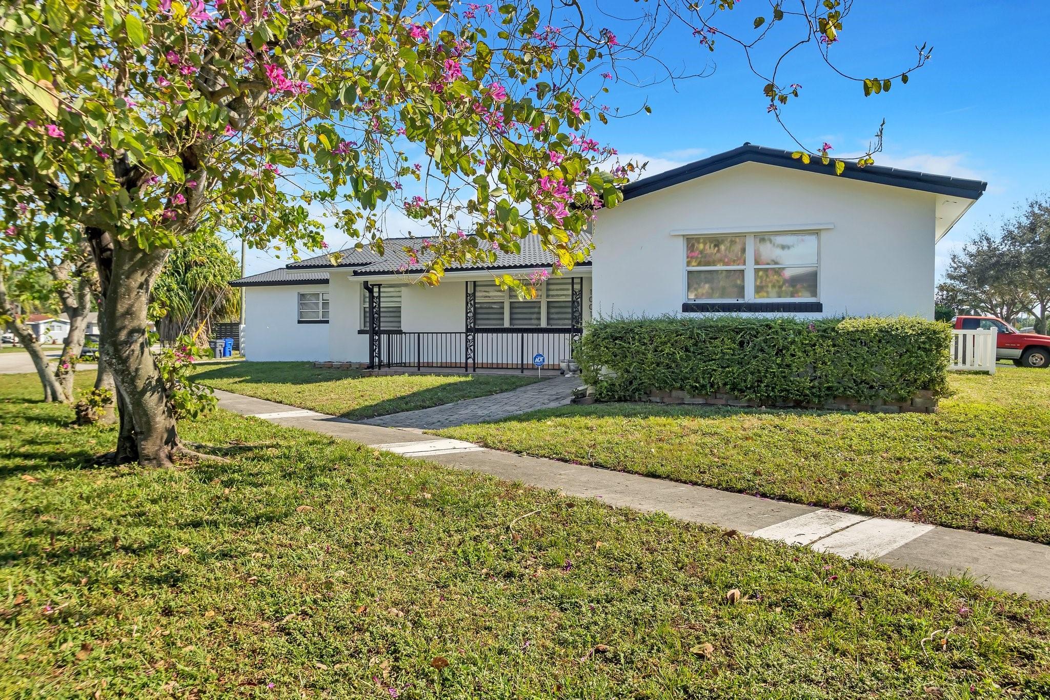 1001 Yale Dr Hollywood FL 33021 | F10422255